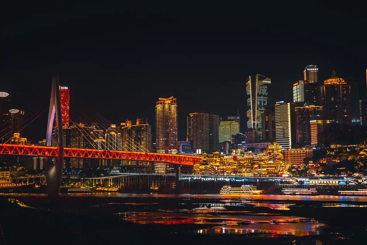 2025年上海高端公寓租赁市场趋势与政策合规要点分析